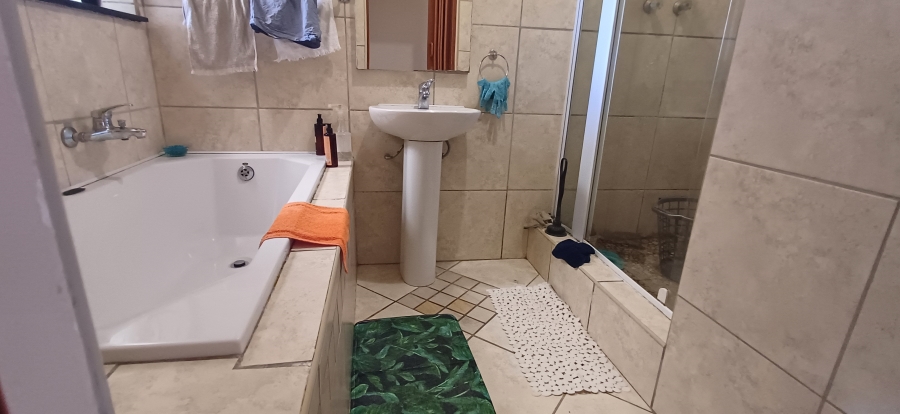 2 Bedroom Property for Sale in Southernwood Eastern Cape